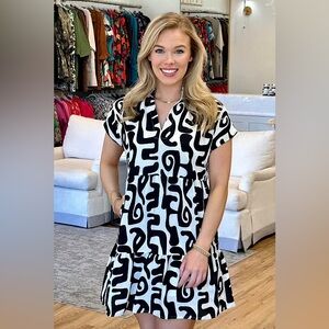 THML Lk new black and white flutter sleeve modern print swing dress size Medium